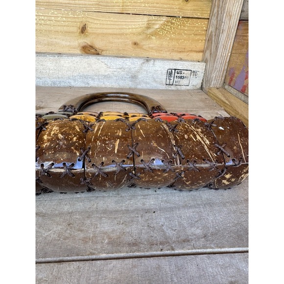 Handmade Coconut‎ Shell Shiny Paint lacquer finish Handbag Purse w/wooden handle - Picture 8 of 16